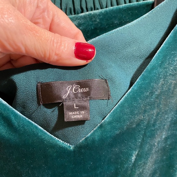 Gorgeous teal  velvet holiday outfit. - Picture 3 of 6